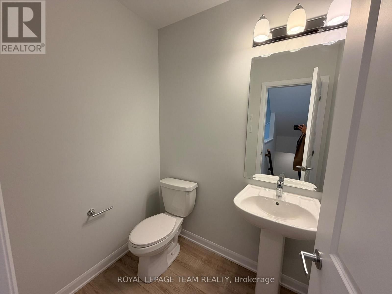 284 BANKSIDE WAY Image 12