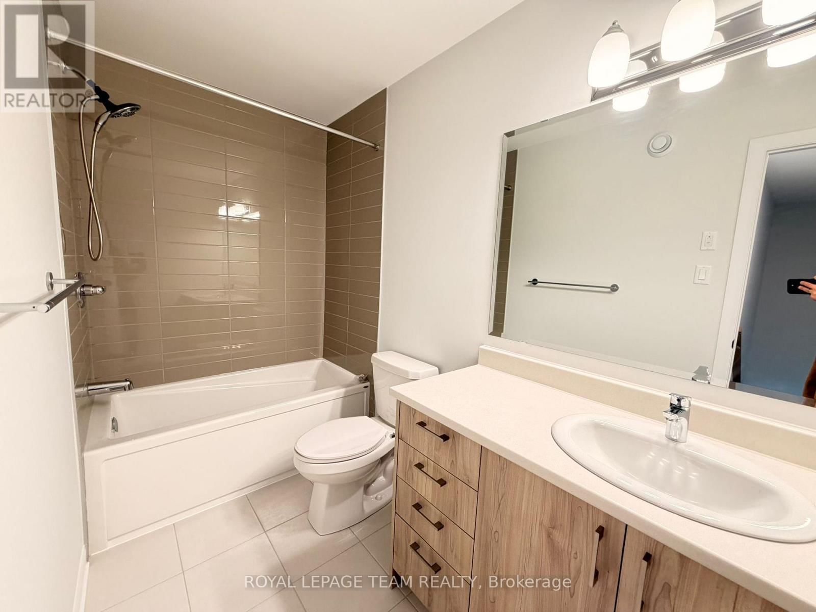 284 BANKSIDE WAY Image 18