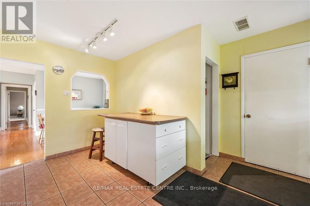 155 HUNGERFORD ROAD Image 11