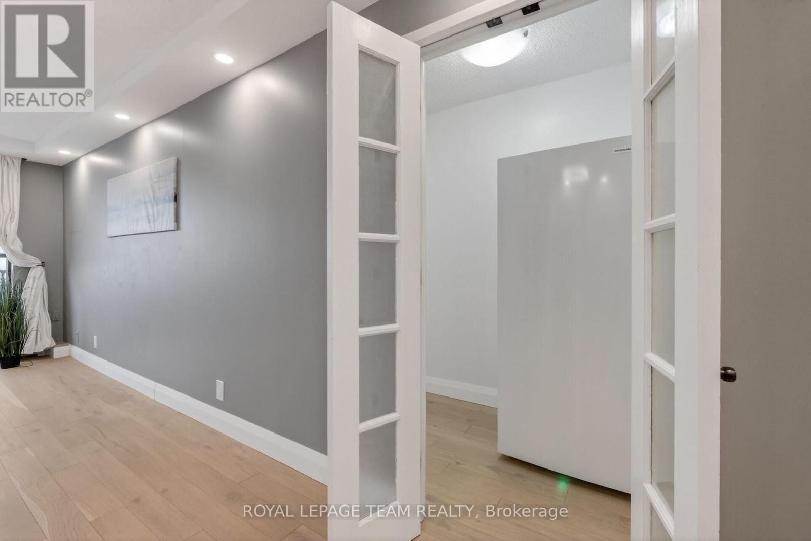 2012 - 515 ST LAURENT BOULEVARD Image 14