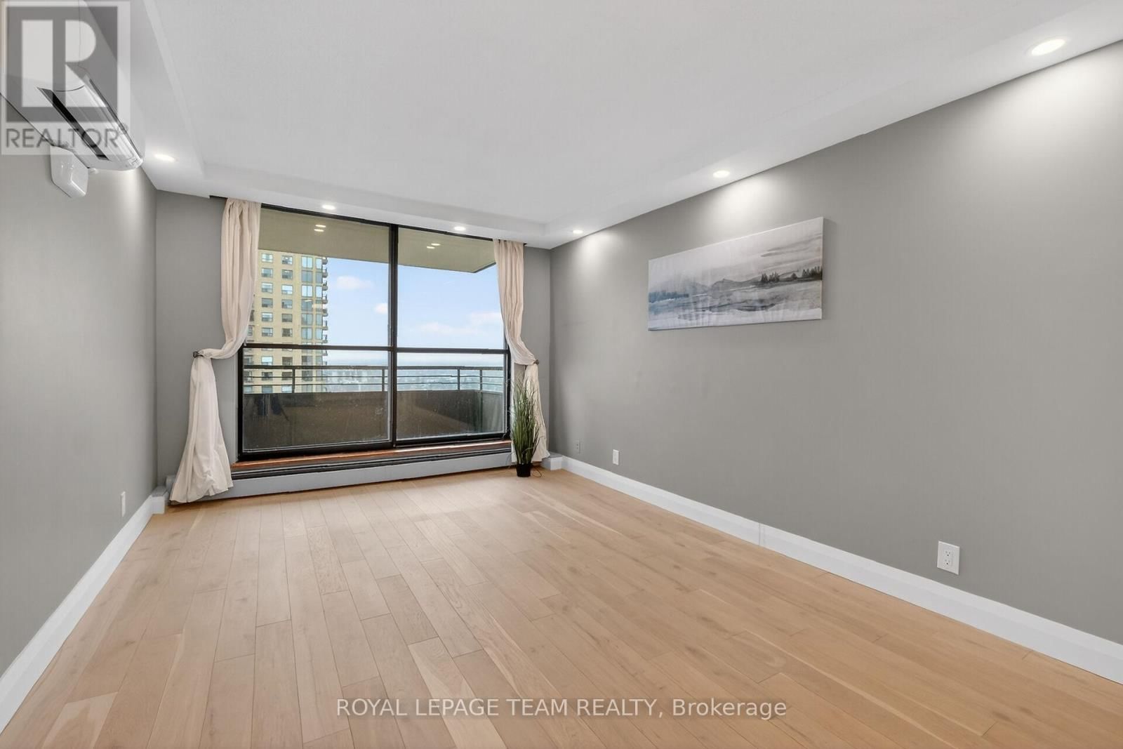 2012 - 515 ST LAURENT BOULEVARD Image 16