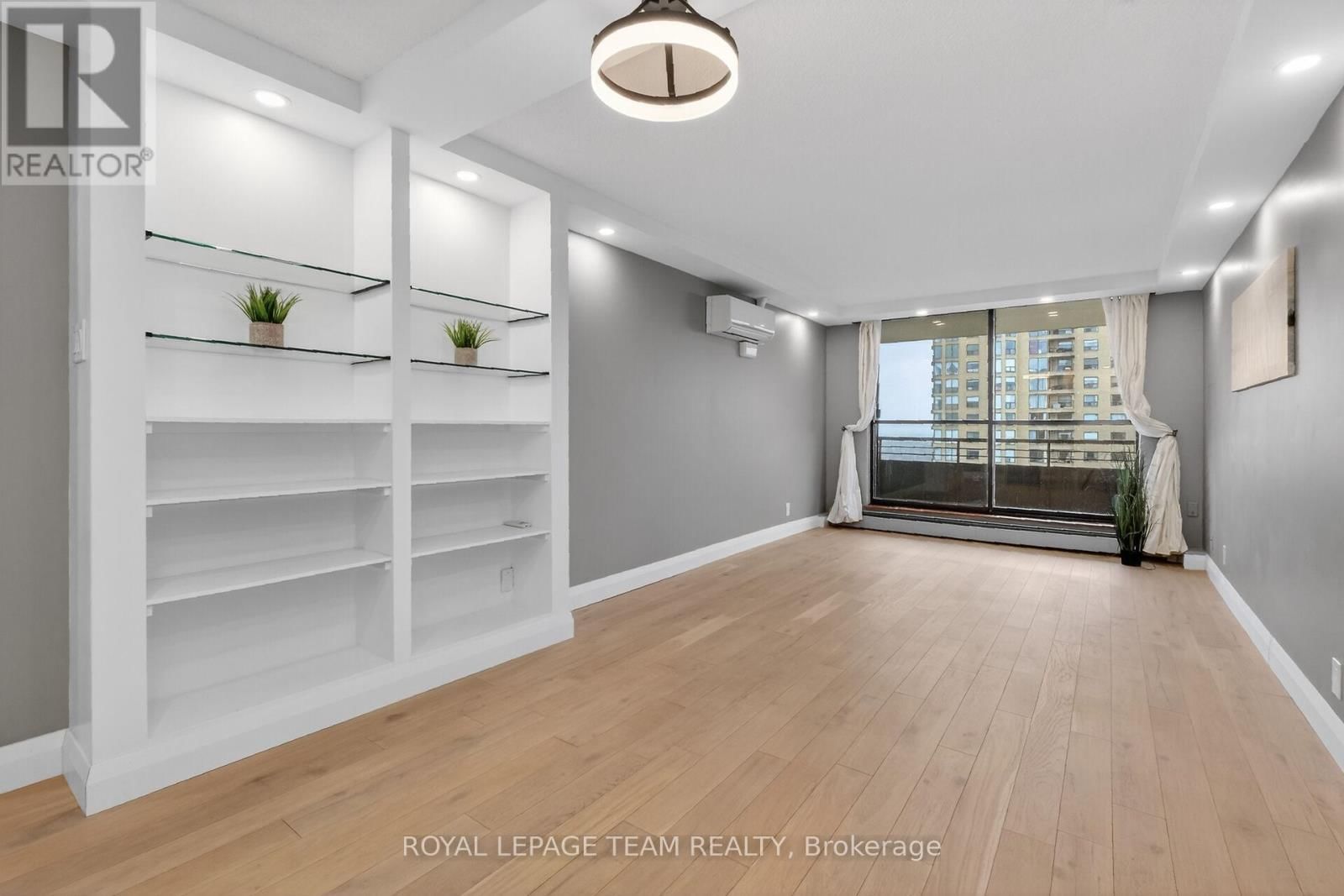 2012 - 515 ST LAURENT BOULEVARD Image 17