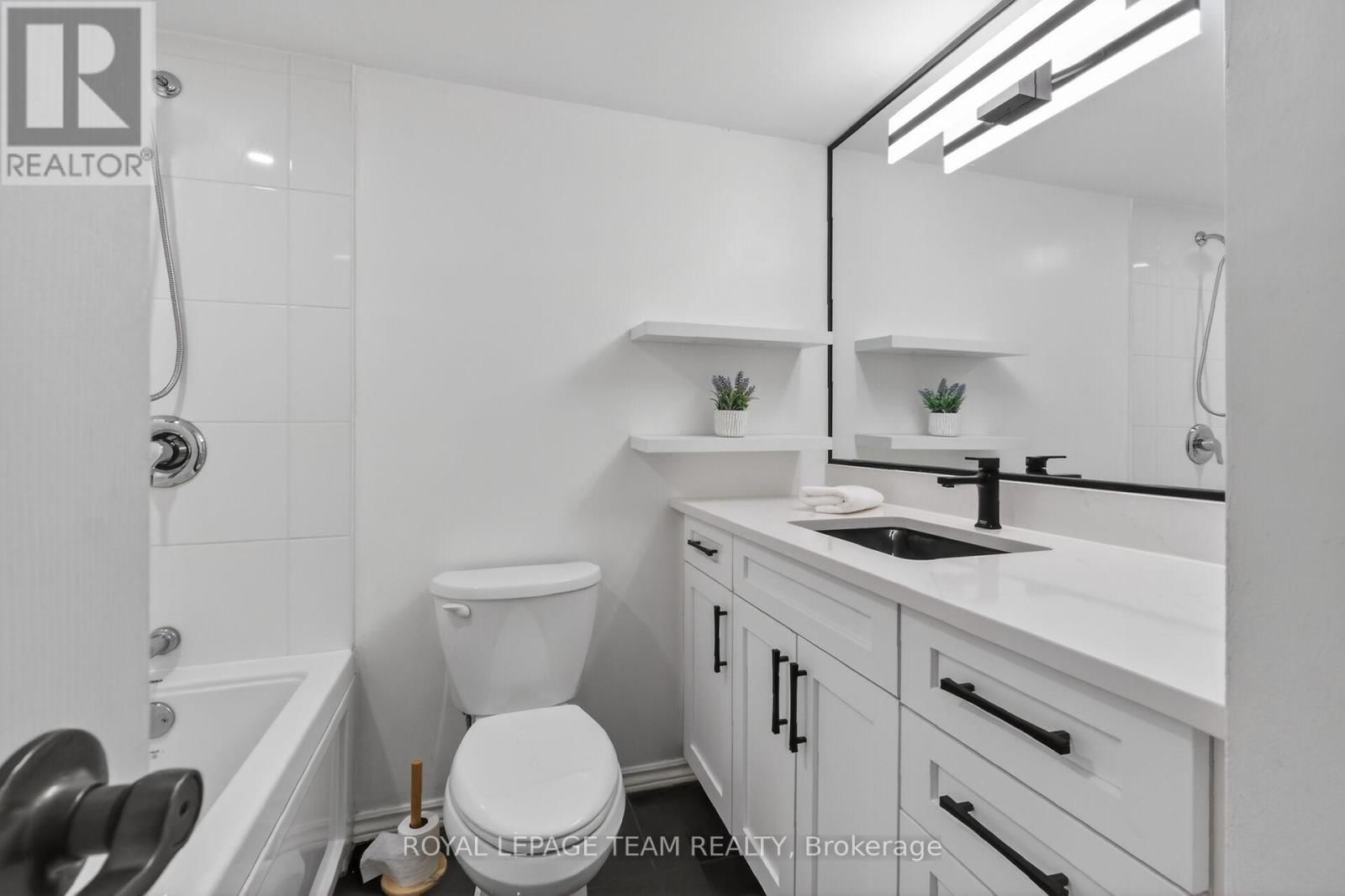 2012 - 515 ST LAURENT BOULEVARD Image 24