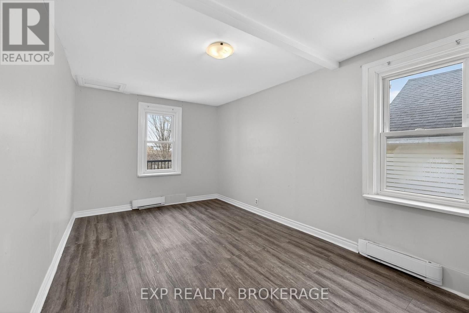 632 MACDONNELL STREET Image 11