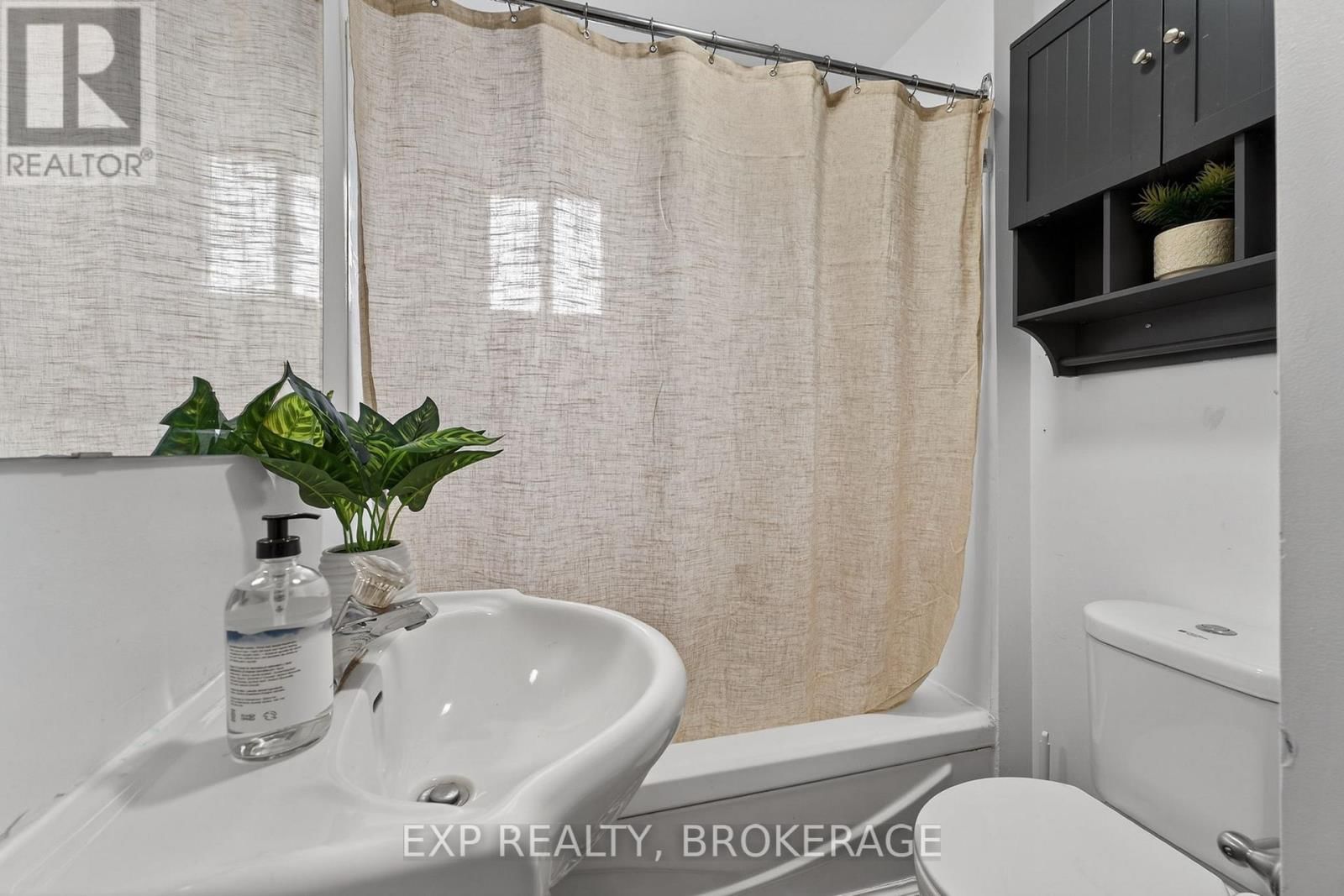 632 MACDONNELL STREET Image 13