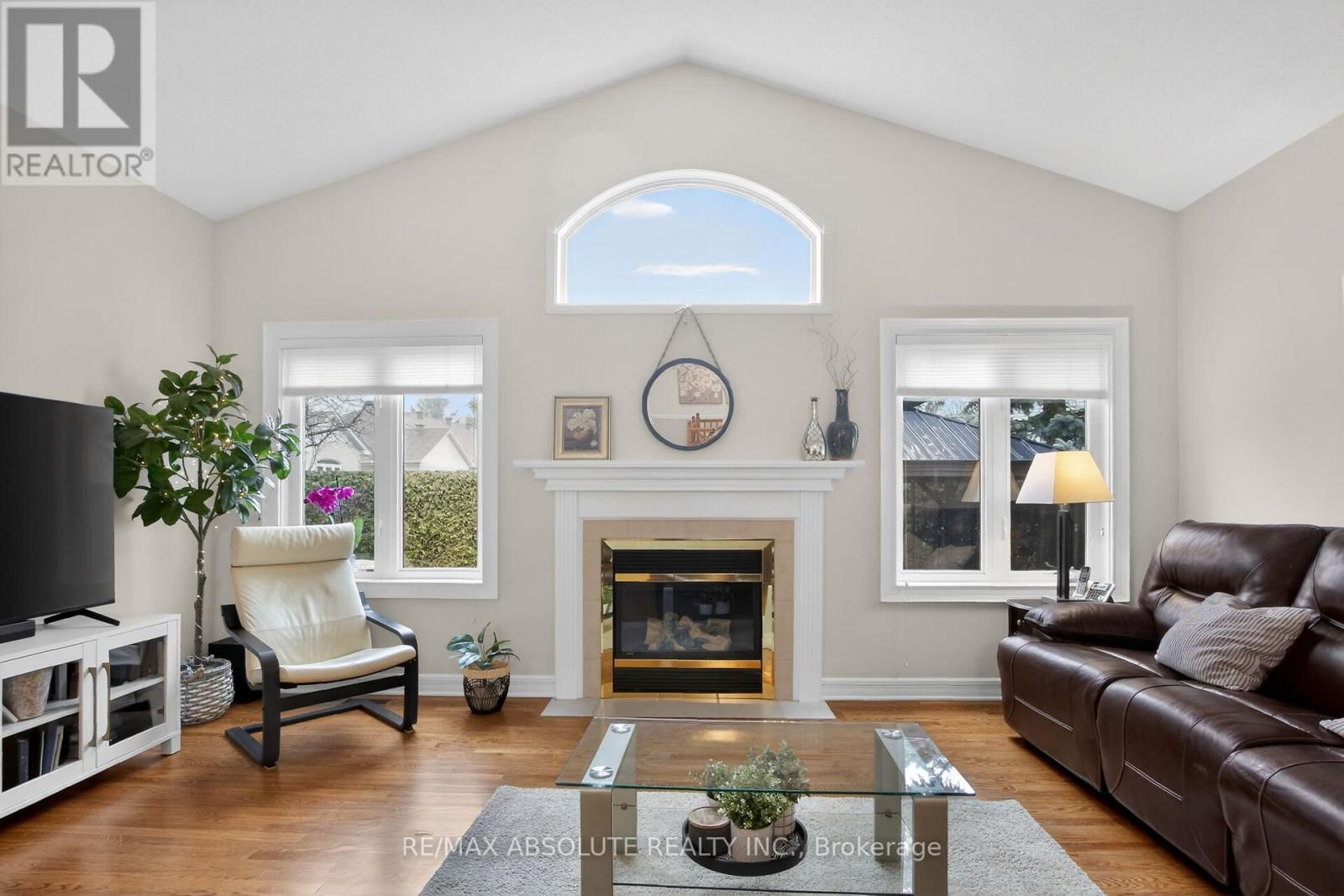 19 GOLDORA PRIVATE Image 10