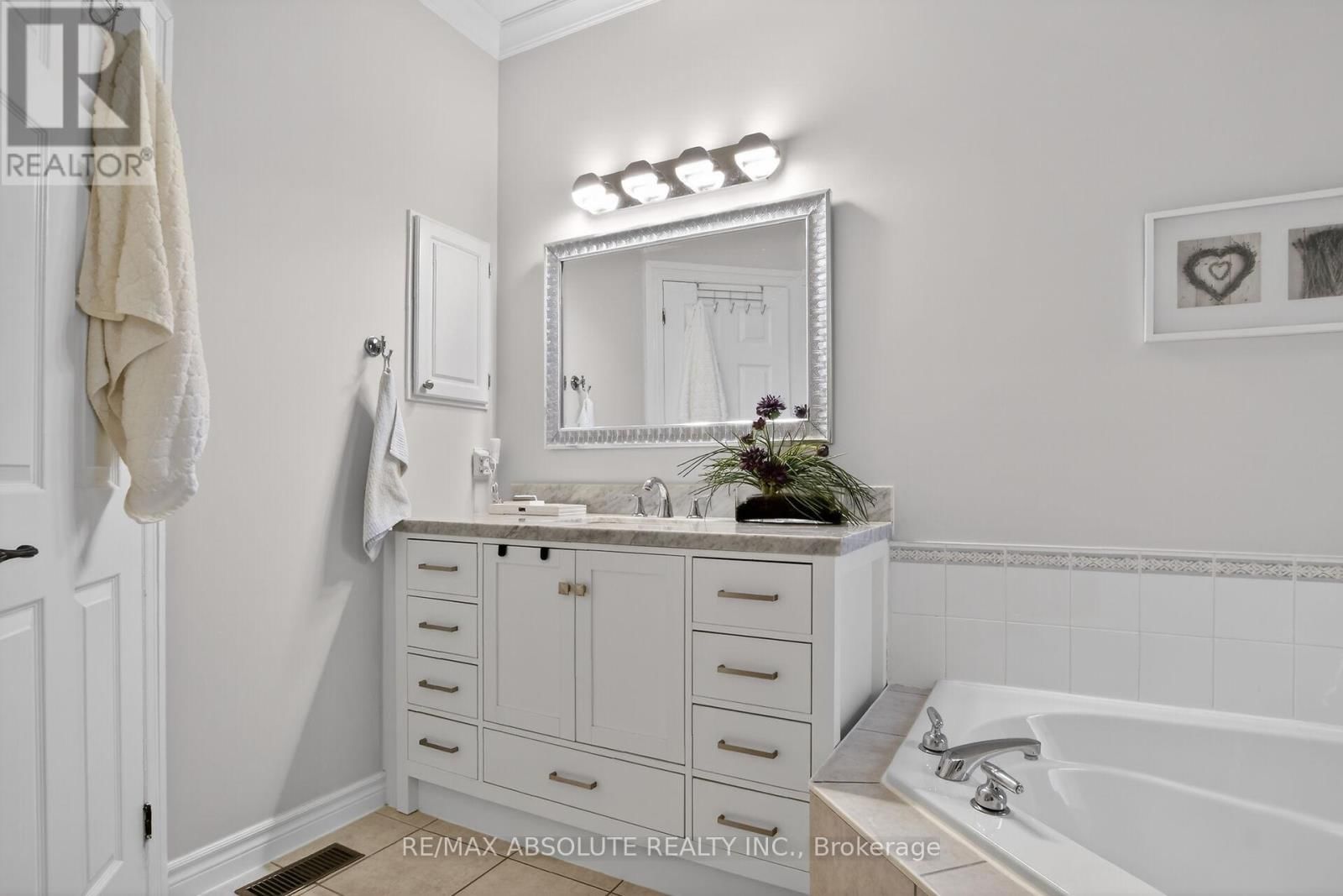 19 GOLDORA PRIVATE Image 22