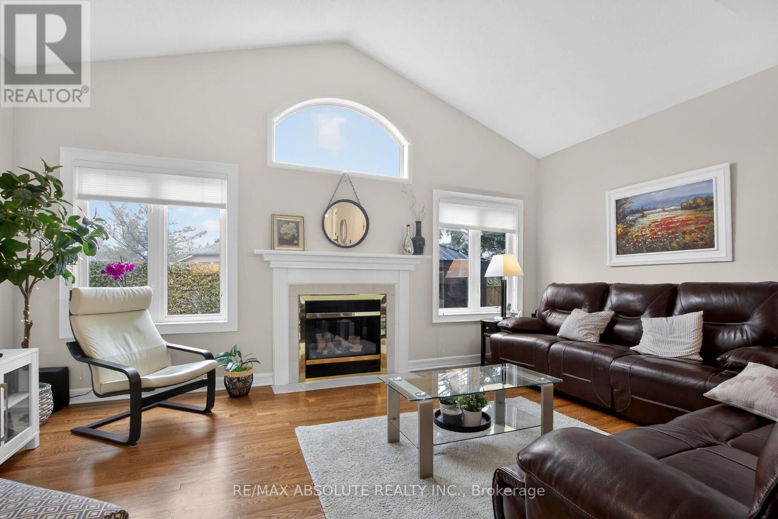 19 GOLDORA PRIVATE Image 9