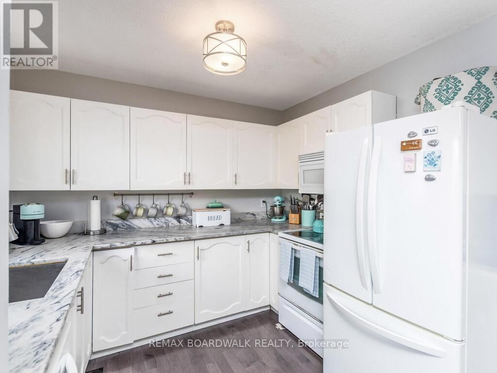 15 TERRY FOX AVENUE Image 13