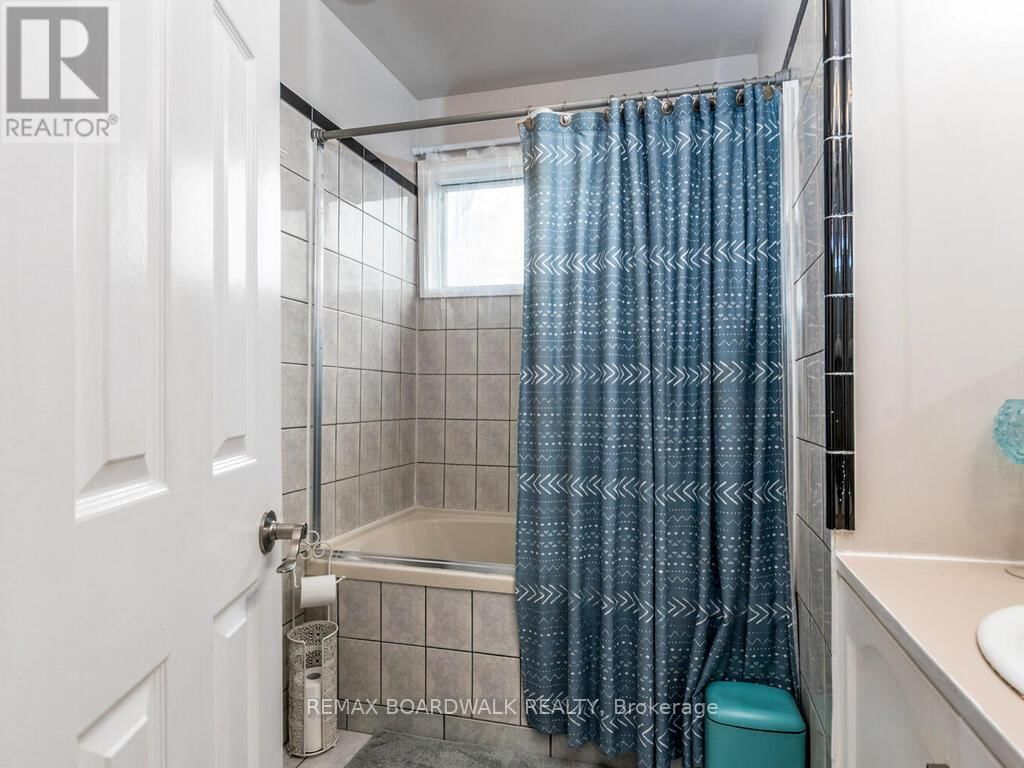 15 TERRY FOX AVENUE Image 21