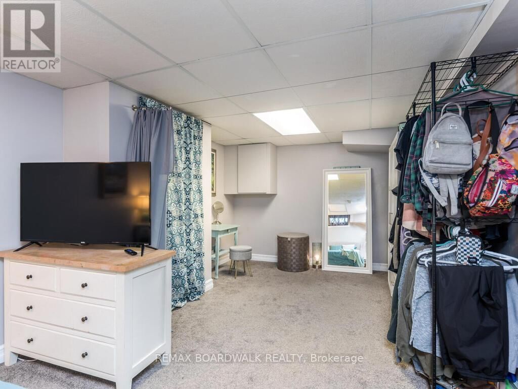 15 TERRY FOX AVENUE Image 22