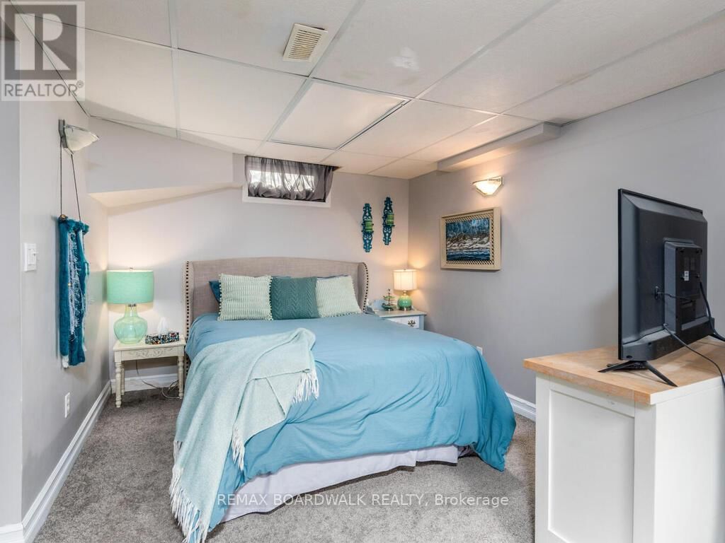 15 TERRY FOX AVENUE Image 23