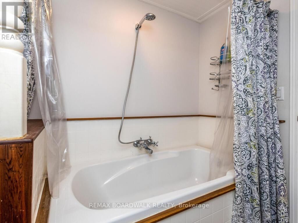 15 TERRY FOX AVENUE Image 26