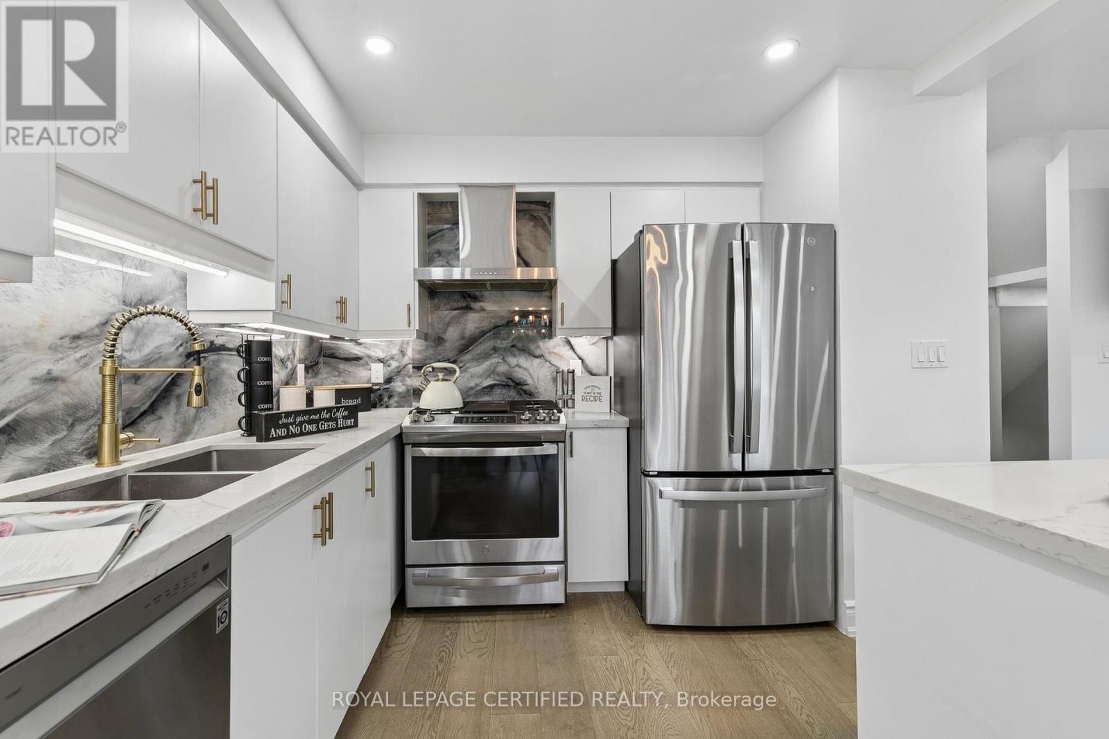 22 GOLDEN TERRACE COURT Image 11