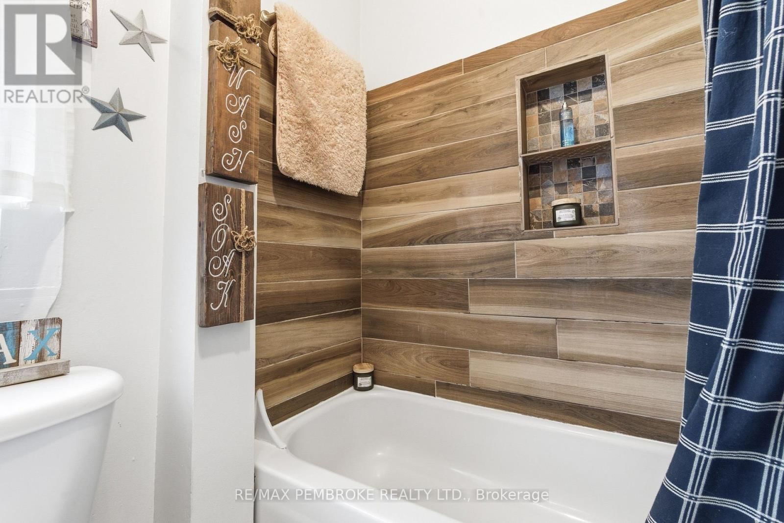 48 LACROIX BAY ROAD Image 30