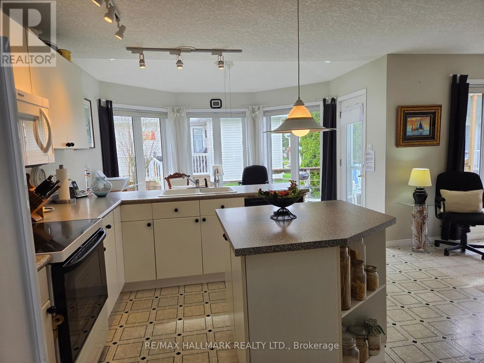 8 GREENFIELD PLACE Image 11