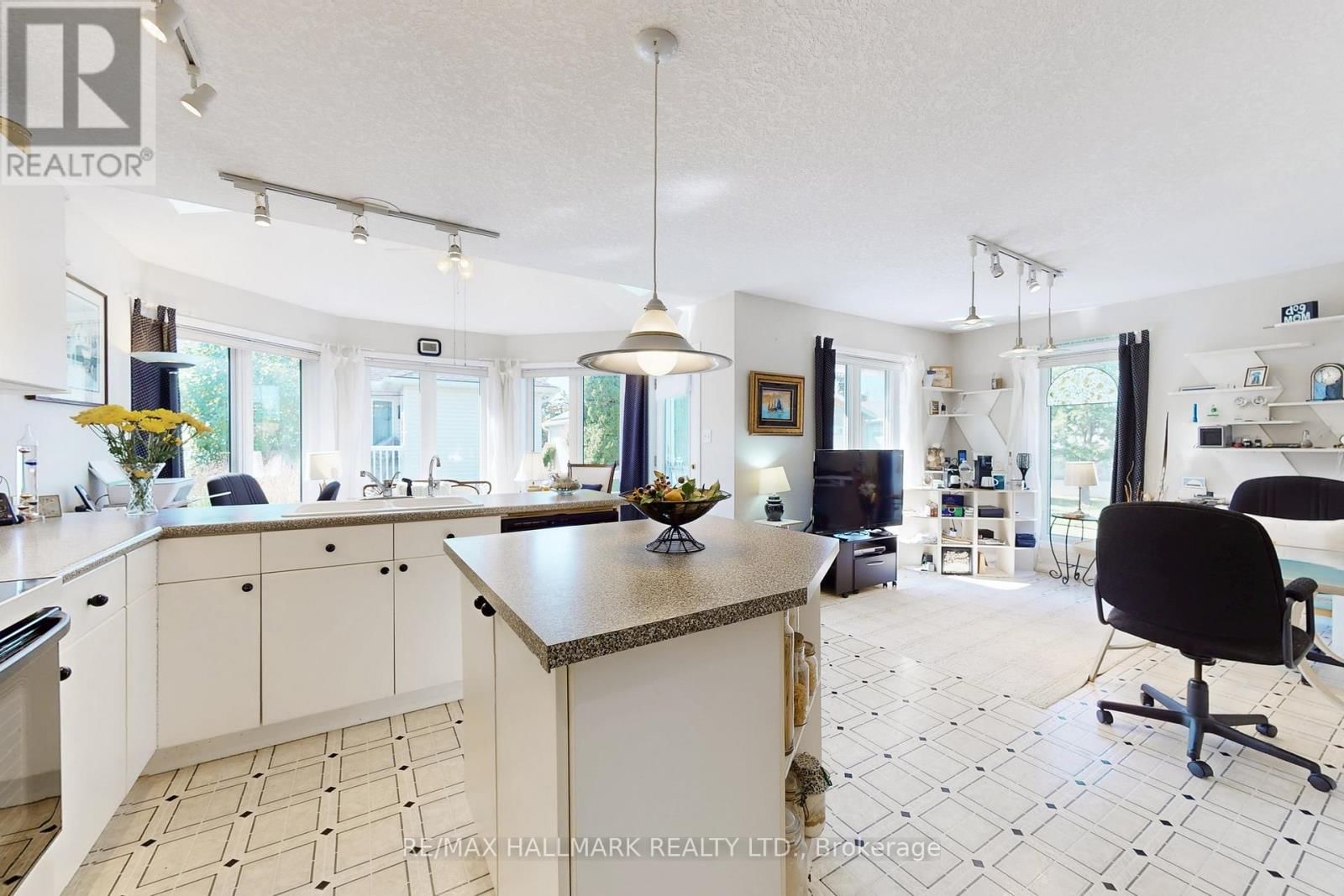 8 GREENFIELD PLACE Image 12