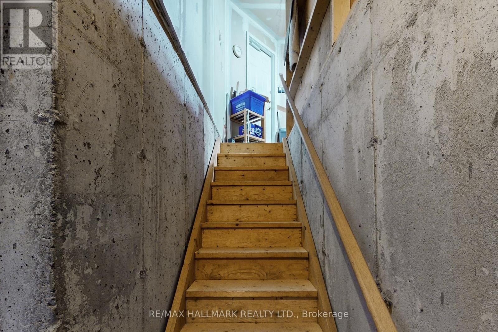 8 GREENFIELD PLACE Image 23