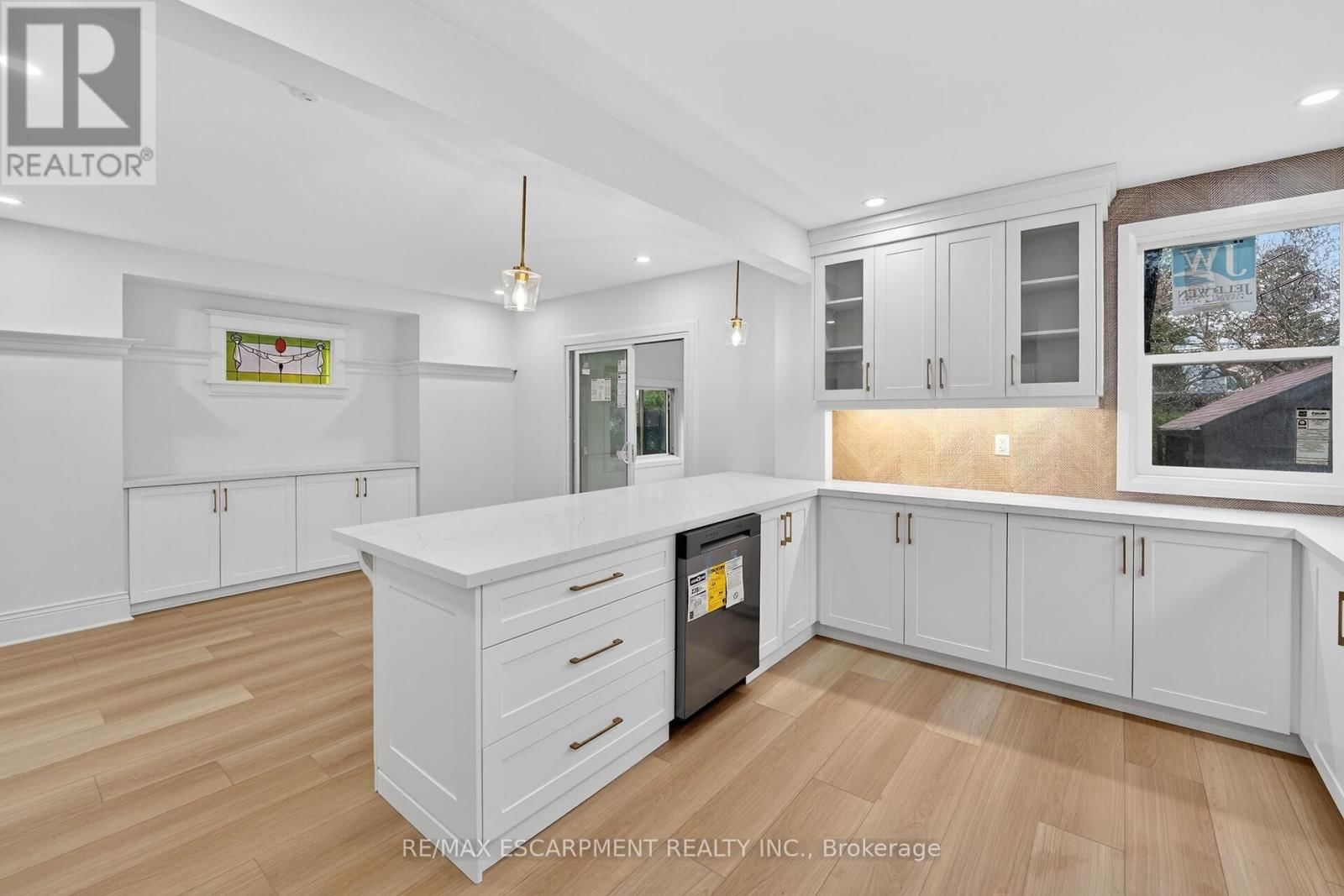 101 HOUGHTON AVENUE SOUTH Image 14