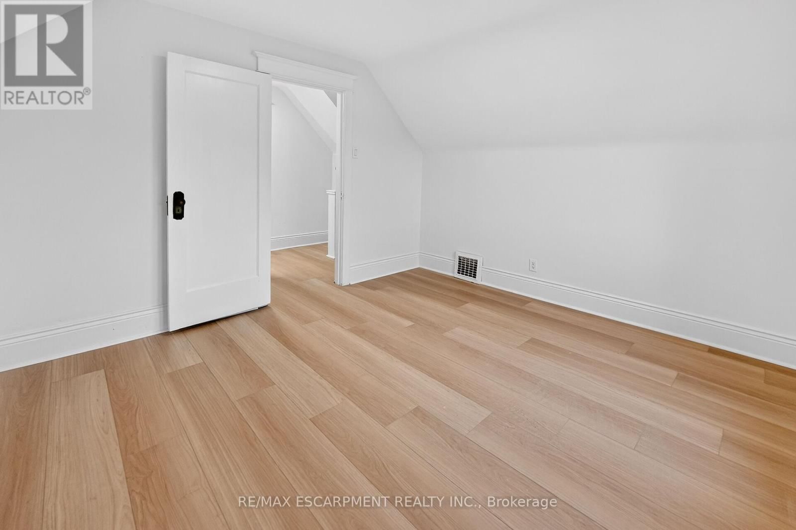 101 HOUGHTON AVENUE SOUTH Image 23