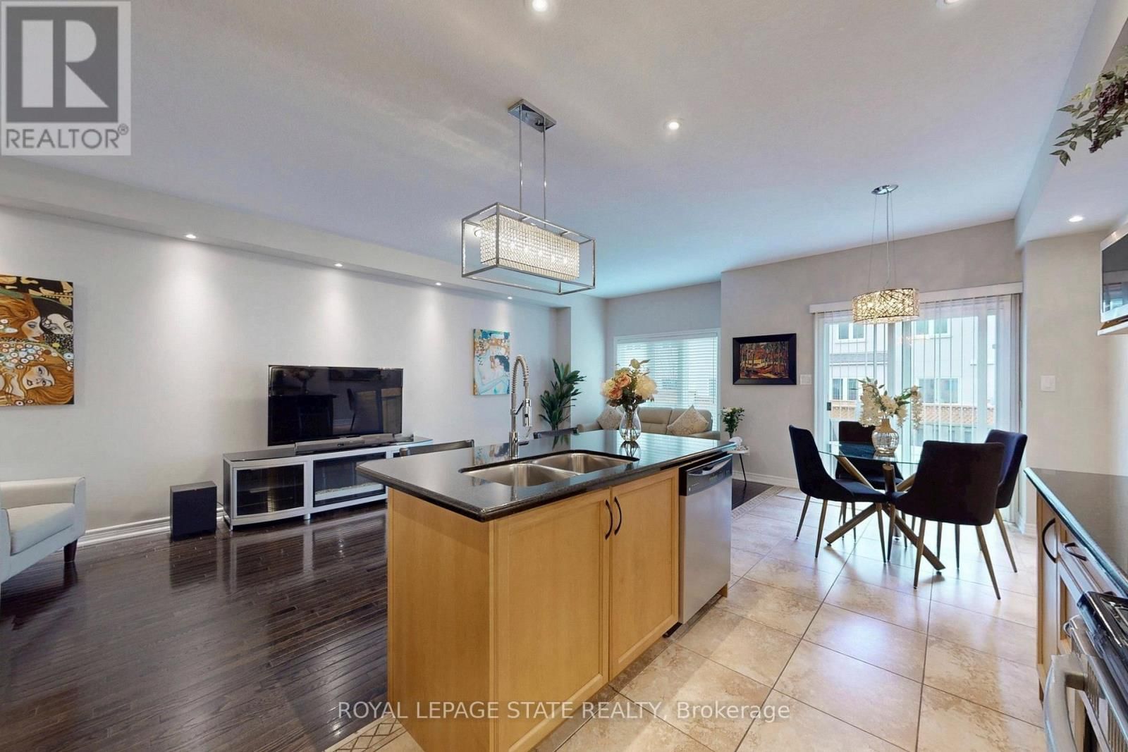 34 FOREST VALLEY CRESCENT Image 16