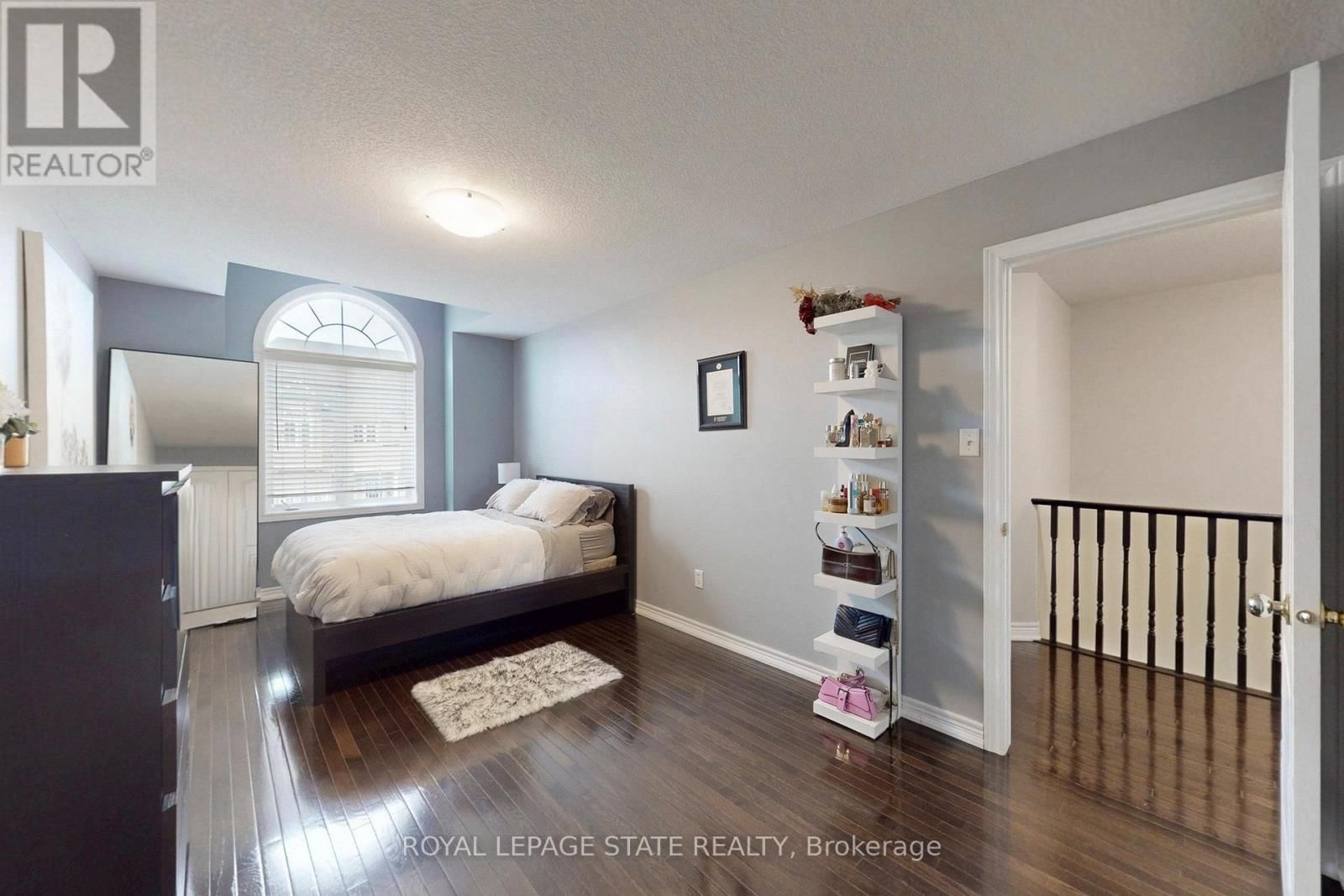 34 FOREST VALLEY CRESCENT Image 32