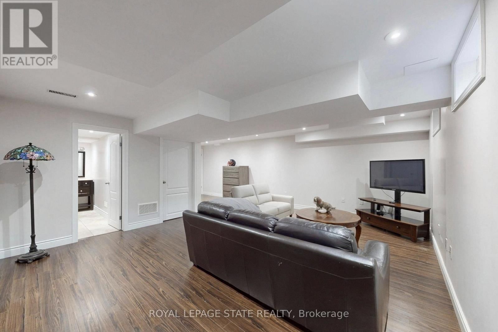 34 FOREST VALLEY CRESCENT Image 38