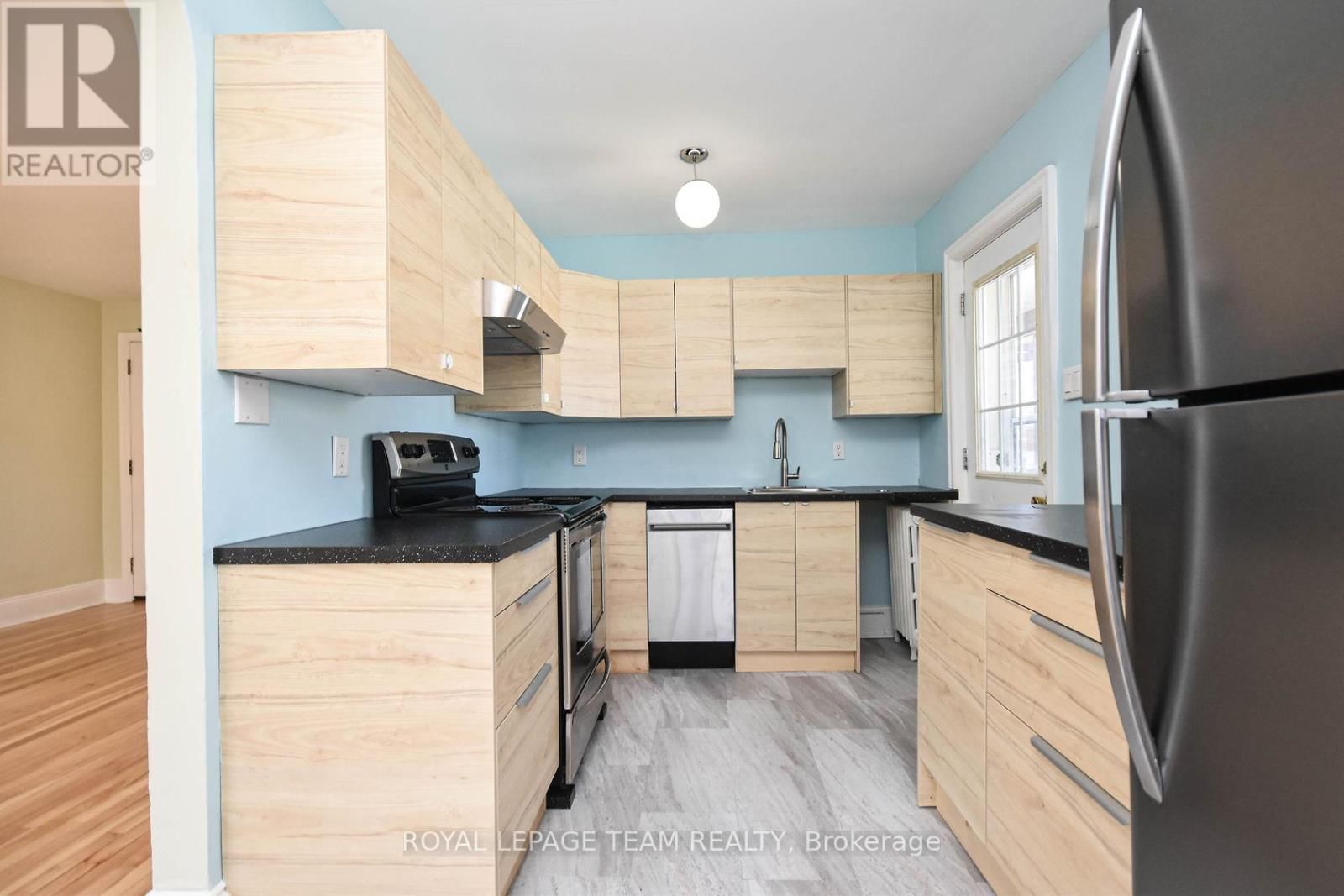 213 DESROSIERS STREET Image 25