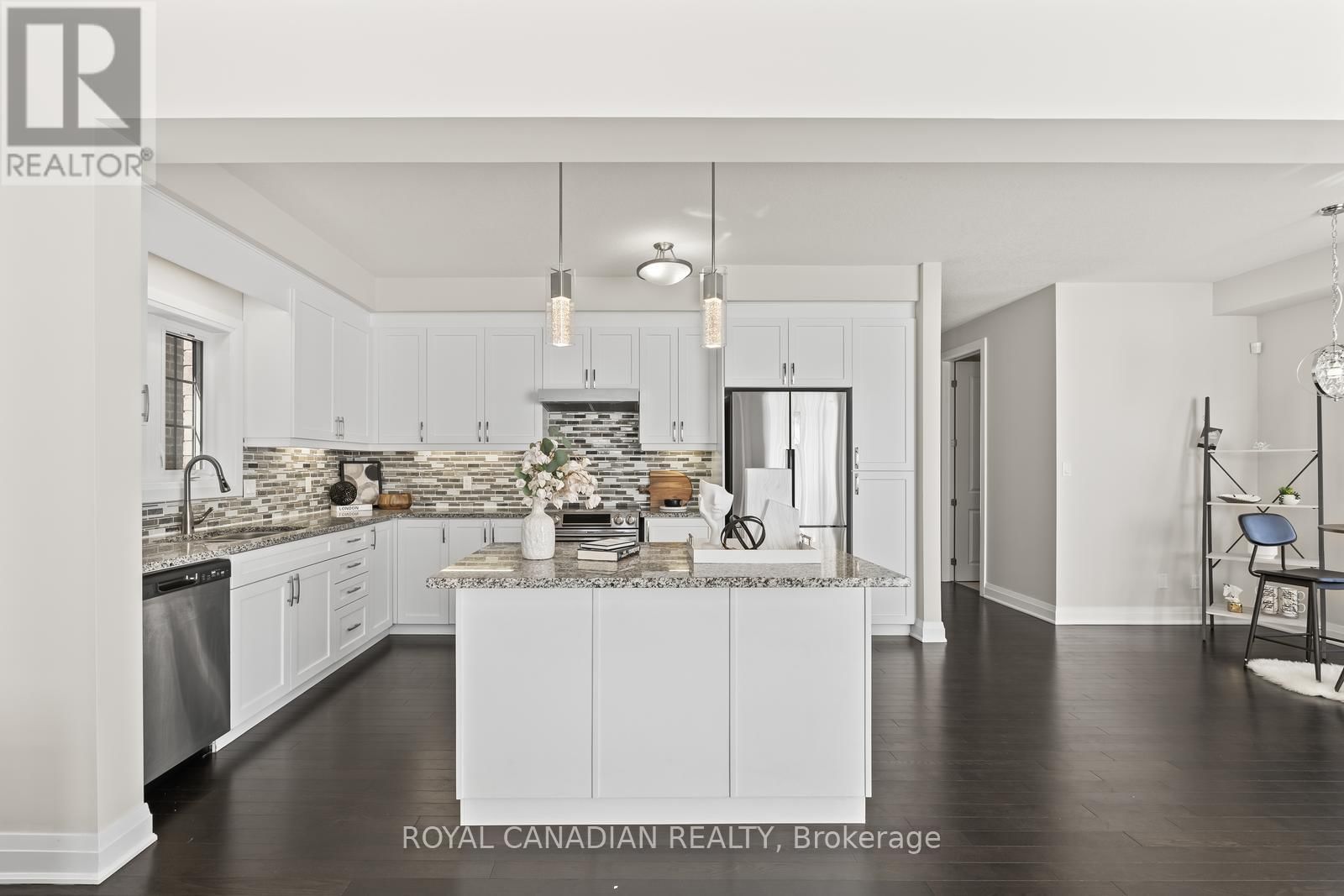 Upper - 301 BUTTONBUSH STREET Image 12