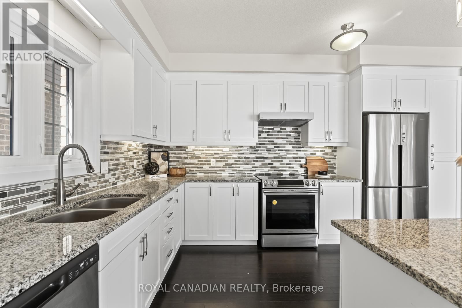 Upper - 301 BUTTONBUSH STREET Image 13