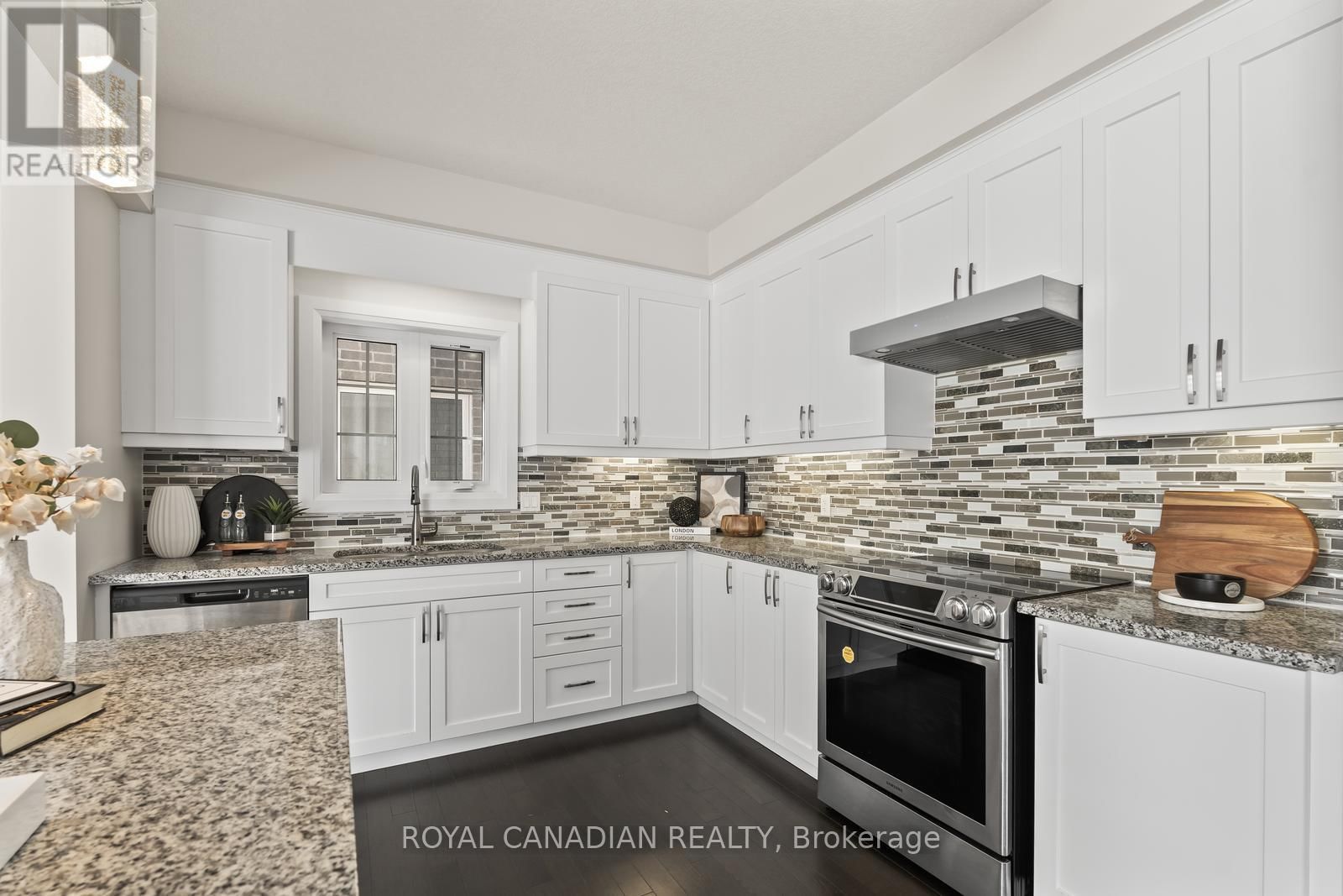 Upper - 301 BUTTONBUSH STREET Image 15