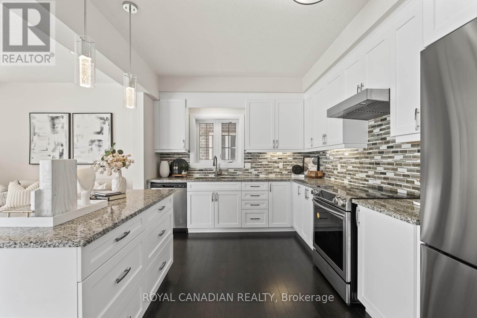 Upper - 301 BUTTONBUSH STREET Image 16