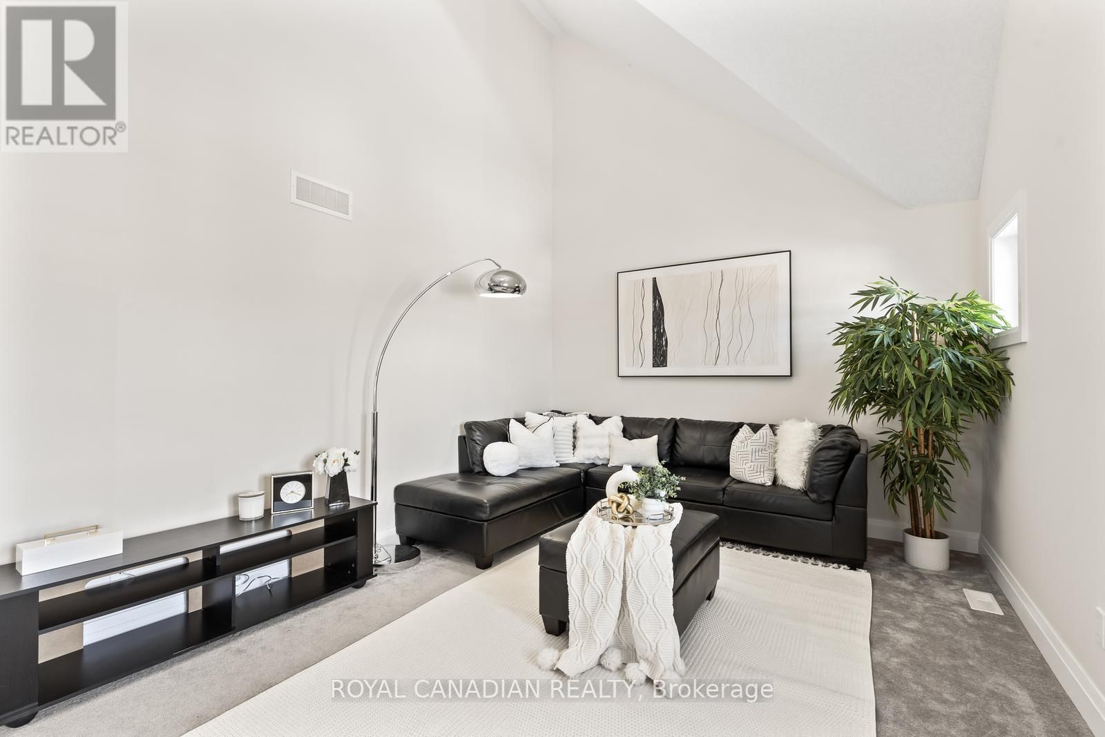 Upper - 301 BUTTONBUSH STREET Image 20