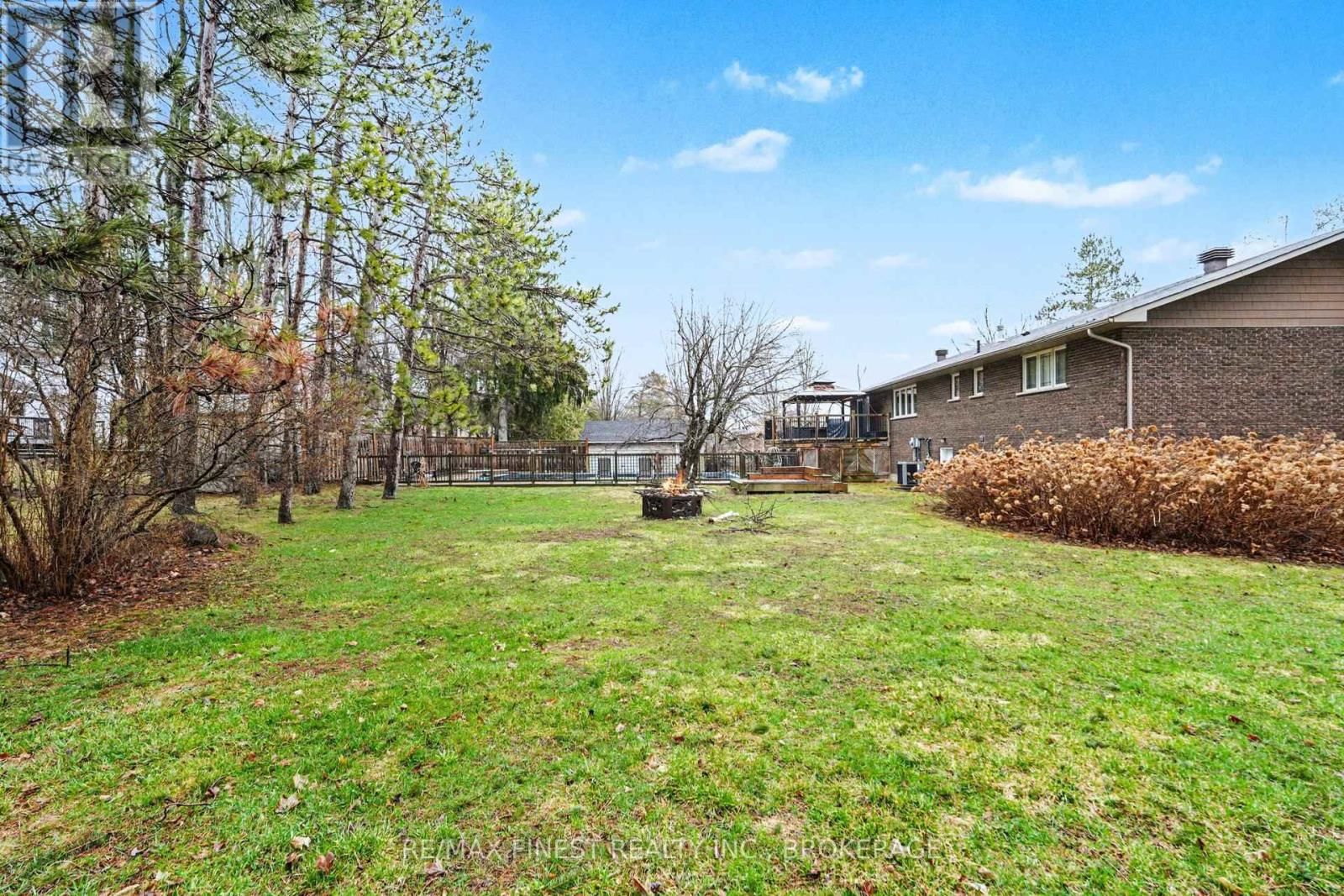 2518 RIDEAU FERRY ROAD Image 11