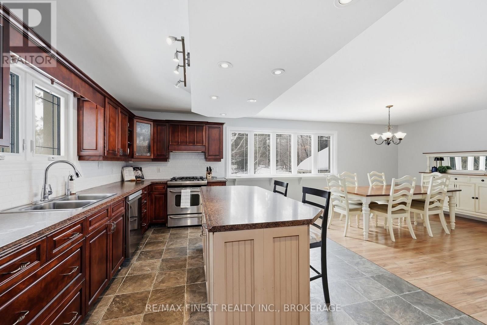 2518 RIDEAU FERRY ROAD Image 20