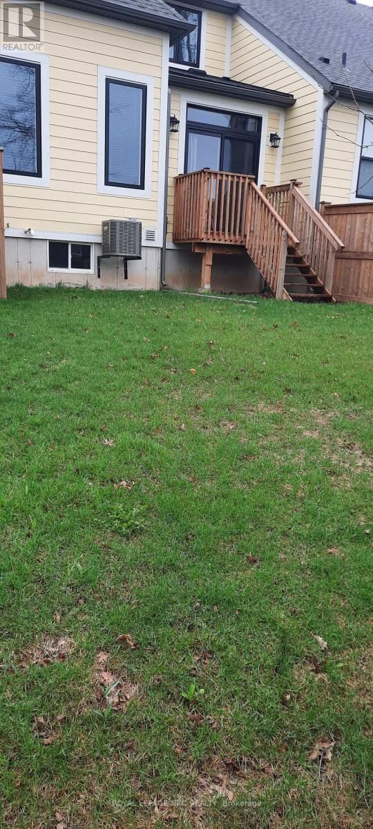 16 PARADISE GROVE Image 19