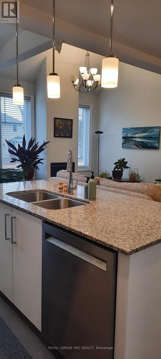 16 PARADISE GROVE Image 4