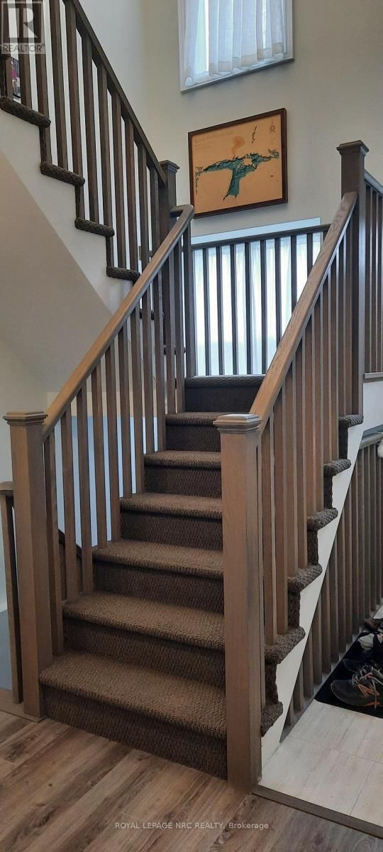 16 PARADISE GROVE Image 9