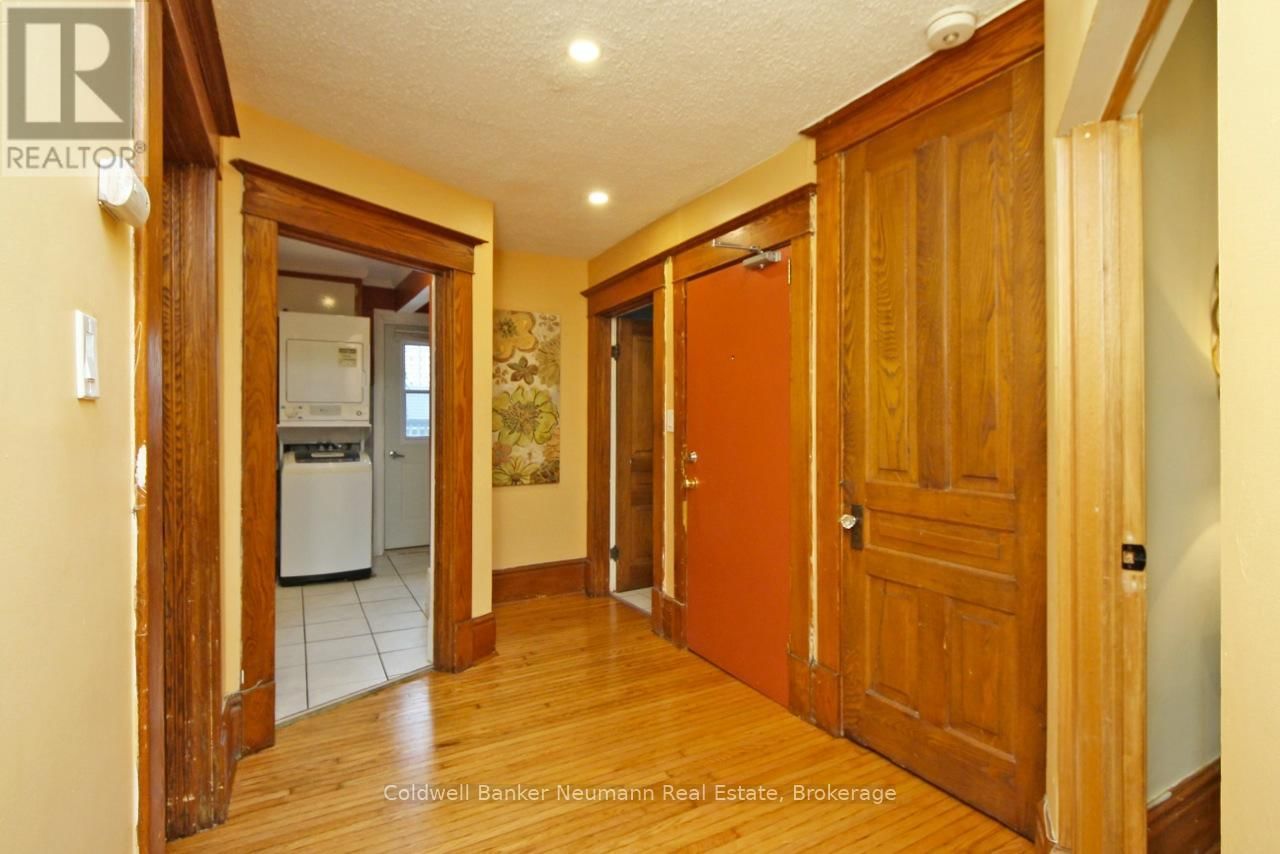 121 DUBLIN STREET NORTH Image 14