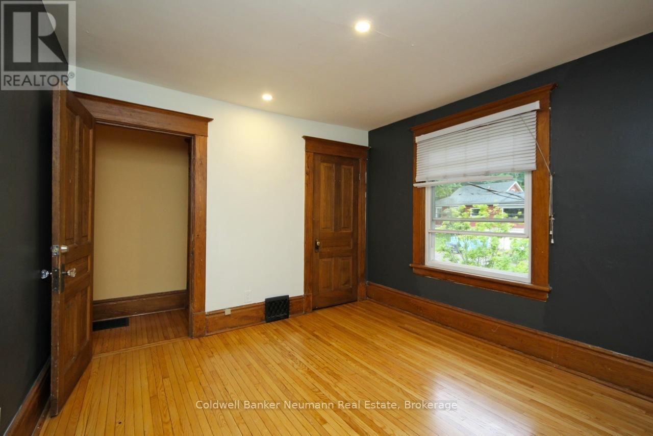 121 DUBLIN STREET NORTH Image 15