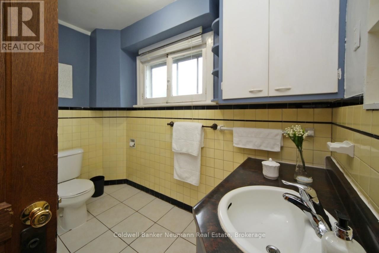 121 DUBLIN STREET NORTH Image 16