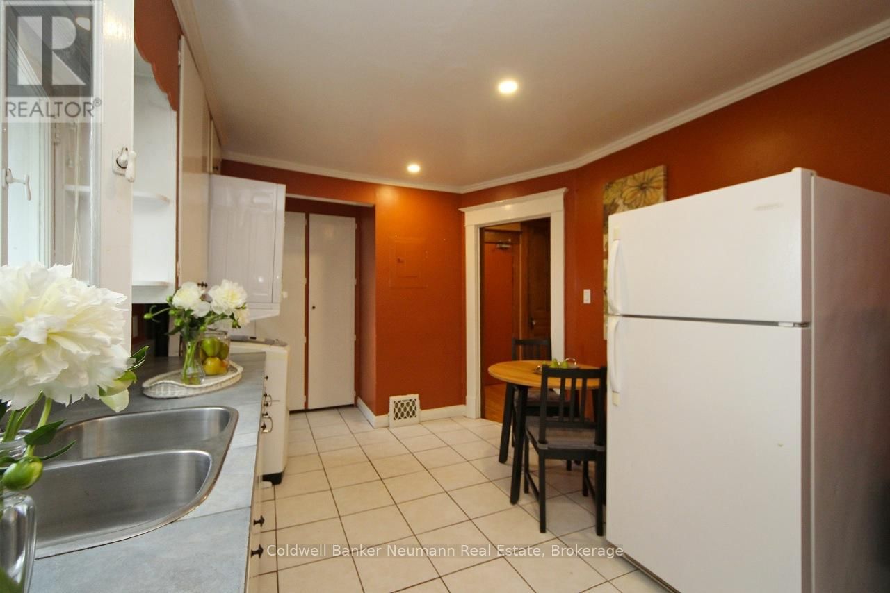 121 DUBLIN STREET NORTH Image 17