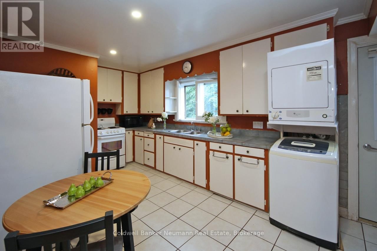 121 DUBLIN STREET NORTH Image 18