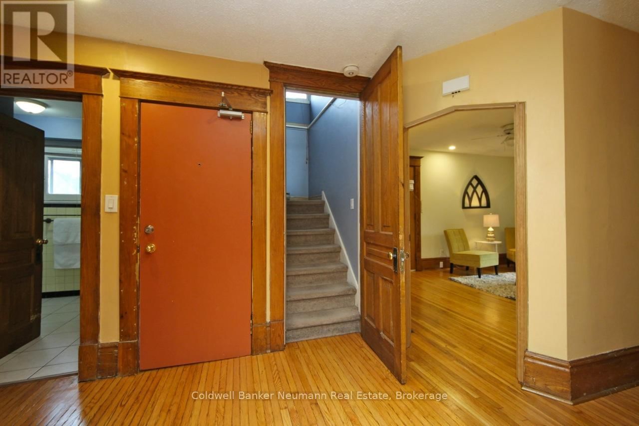 121 DUBLIN STREET NORTH Image 21