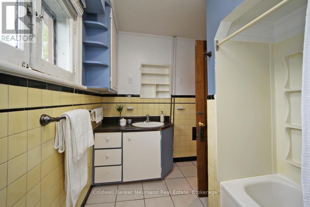 121 DUBLIN STREET NORTH Image 22