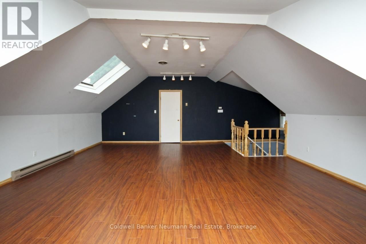 121 DUBLIN STREET NORTH Image 24