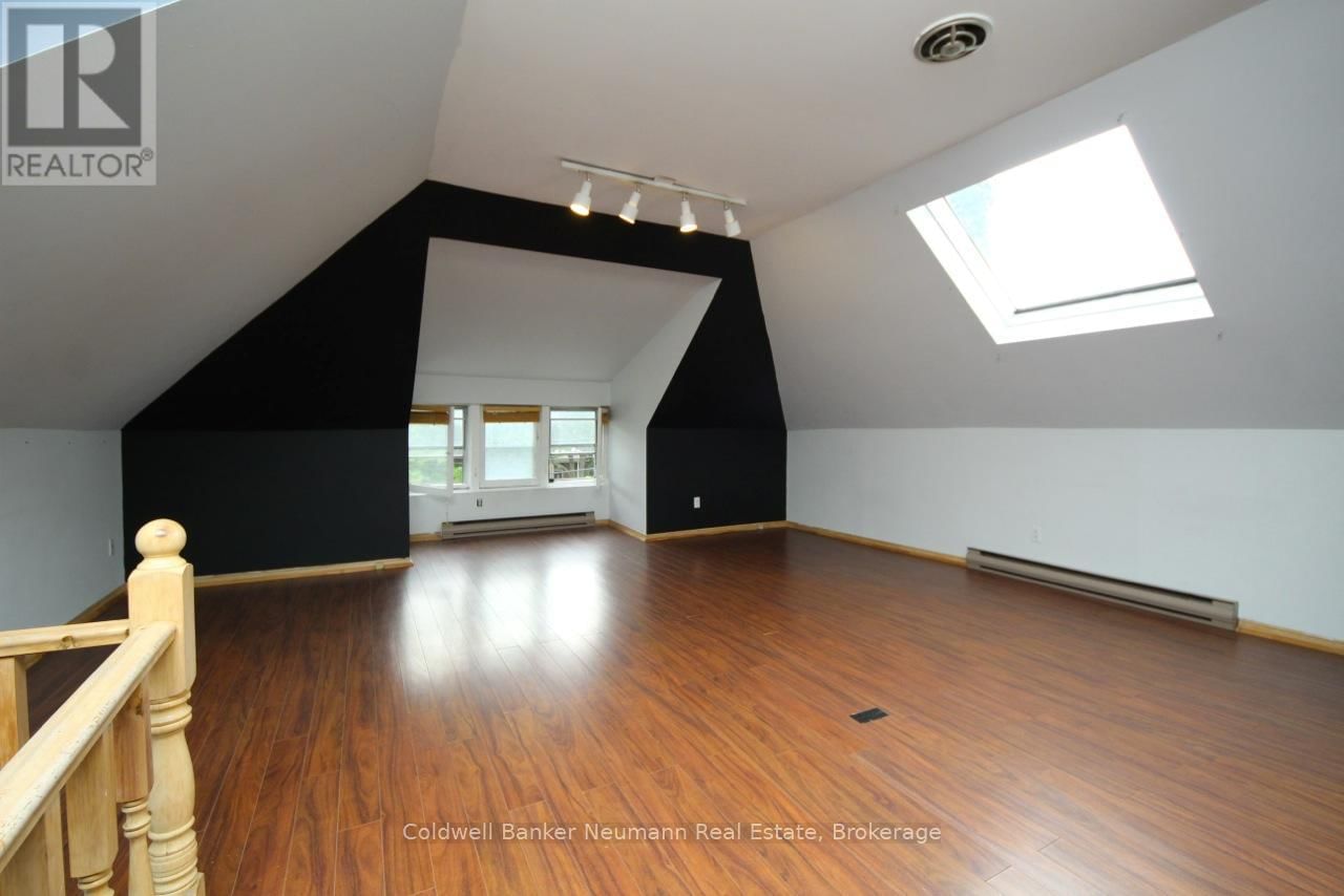 121 DUBLIN STREET NORTH Image 25