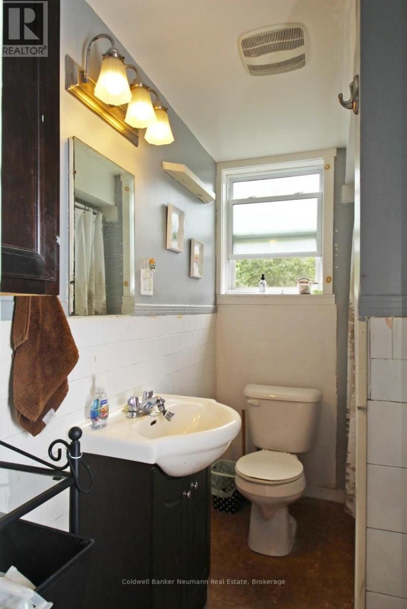 121 DUBLIN STREET NORTH Image 30