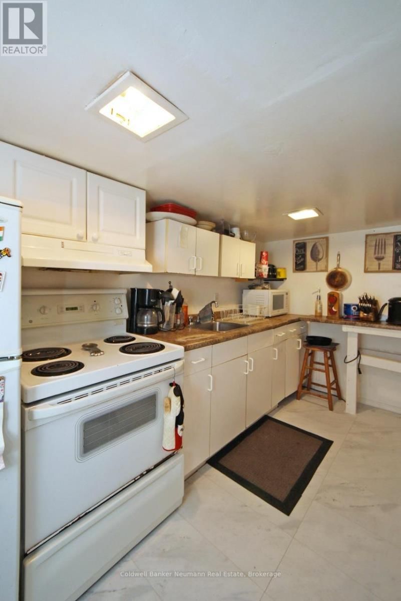 121 DUBLIN STREET NORTH Image 33