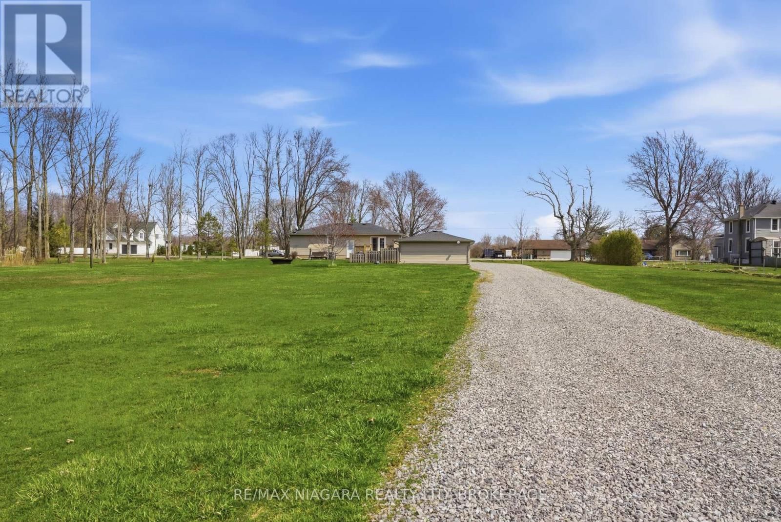 566 HOLLOWAY BAY ROAD Image 28